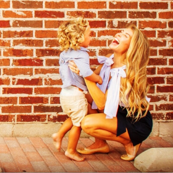 Meet your Posher, Stacy - Picture 2 of 8